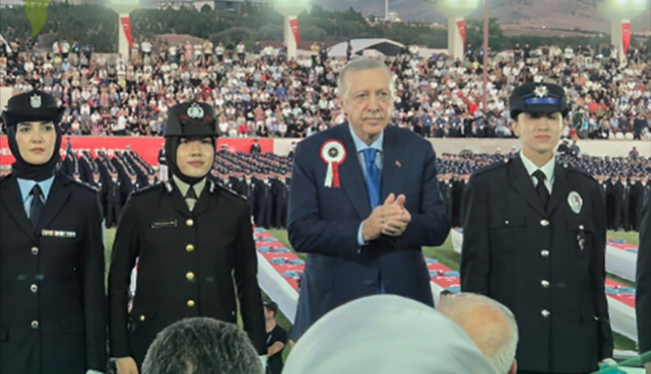Presiden Erdogan Lantik Dua Polwan Polda Riau Lulusan Terbaik Akademi Polisi Turki